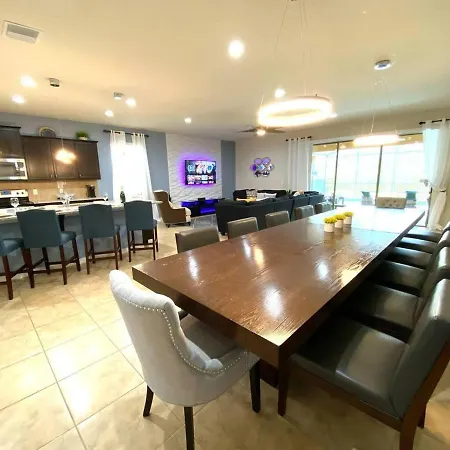 Beautiful 8-Bedroom Villa Near Disney With Pool